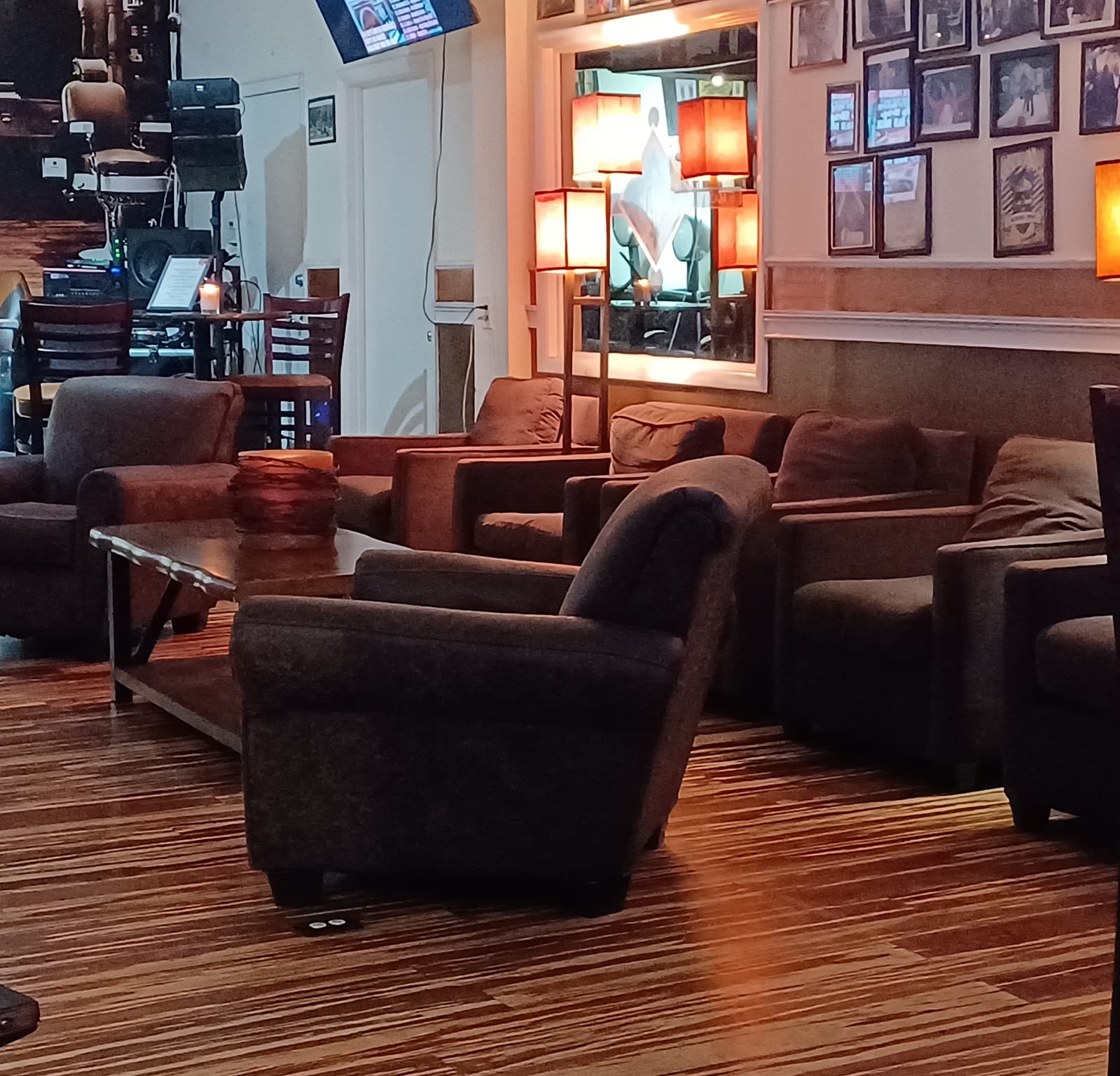 Inside the Flavaz Styling Team barbershop in Lithonia, GA